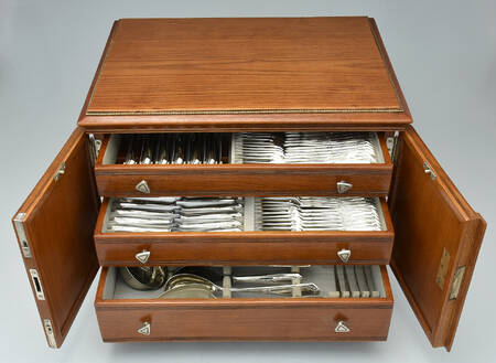 Roses-Roschen (Silverplate) 97 Piece Estate Set with Chest