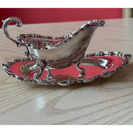 Chippendale (Silverplate, Hollowware) Gravy Boat & Underplate
