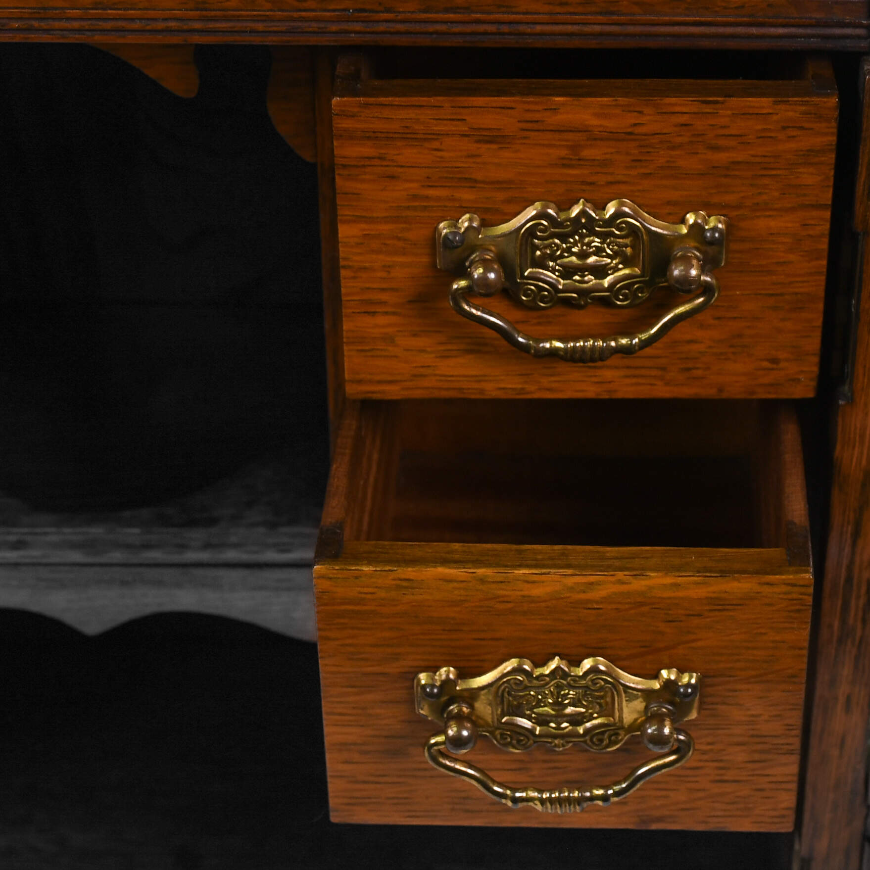 Antique Edwardian Oak Smoking Cabinet Humidor with Key-10