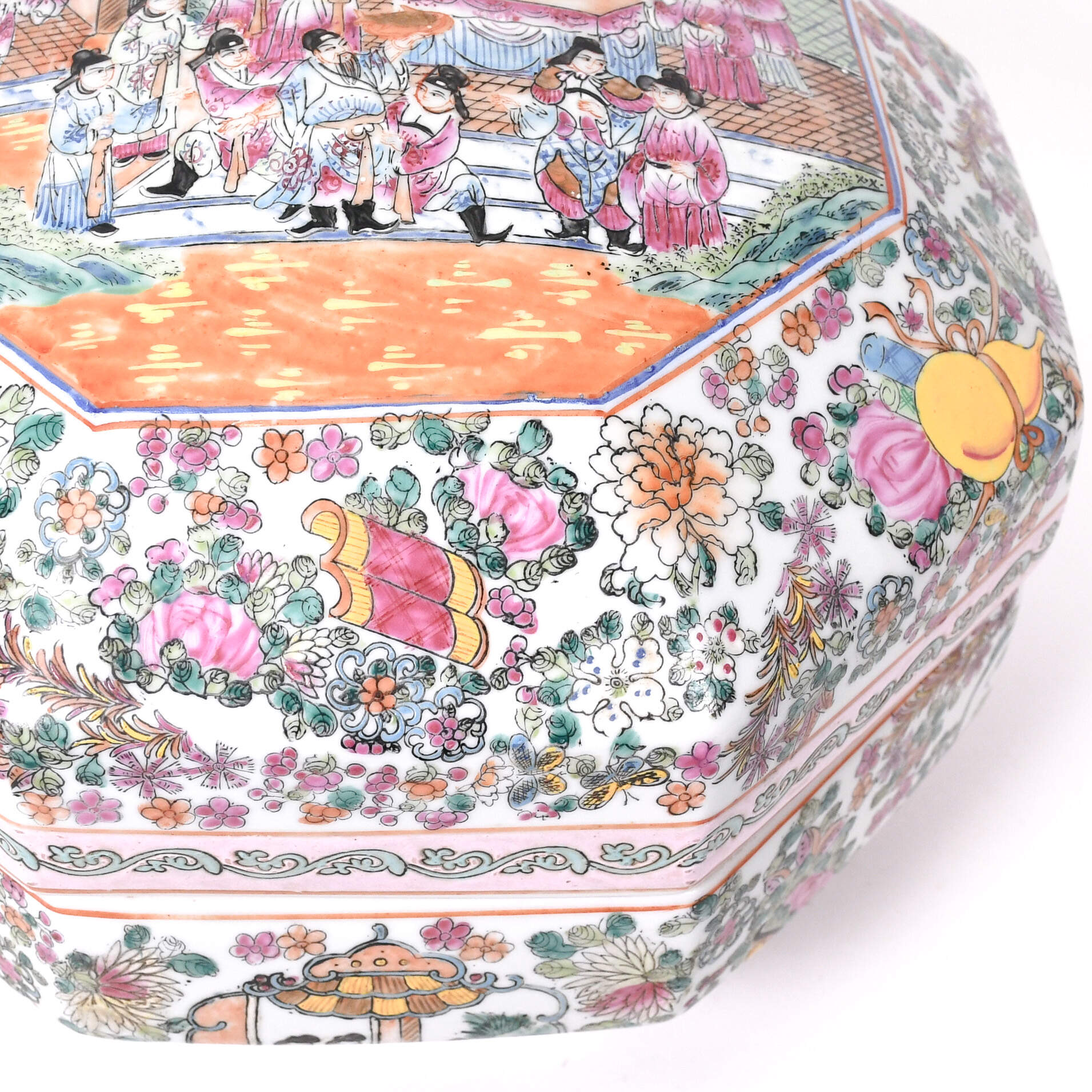 Chinese Rose Medallion Porcelain Octagonal Box-10