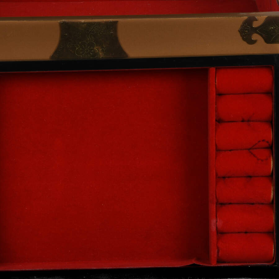 Chinese Gold Lacquer Jewelry Box-12