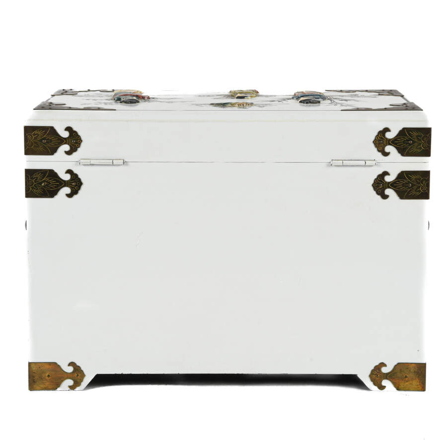 Chinese White Lacquer Figural Scene Jewelry Box-3