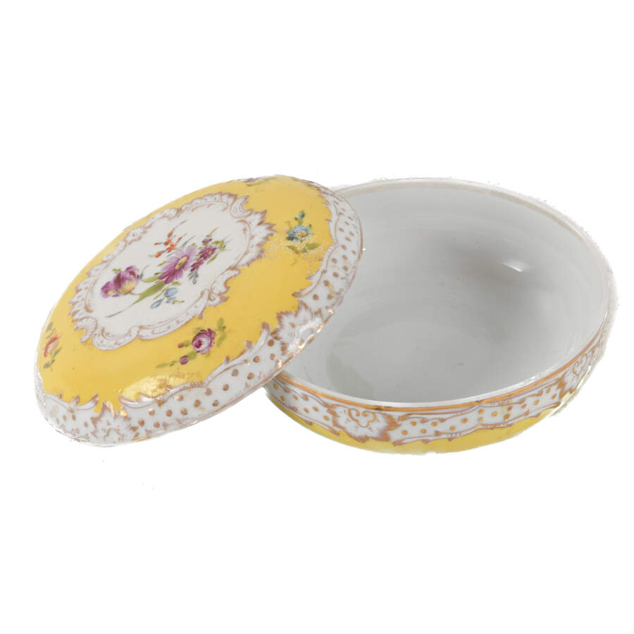 German Dresden Flower Hand-Painted Porcelain Dresser Box-2