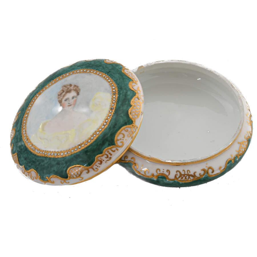 Antique French D&C Portrait Dresser Box-4