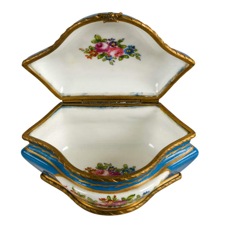 Sèvres-Style Hand-Painted French Porcelain Trinket Box with Bird Design-5