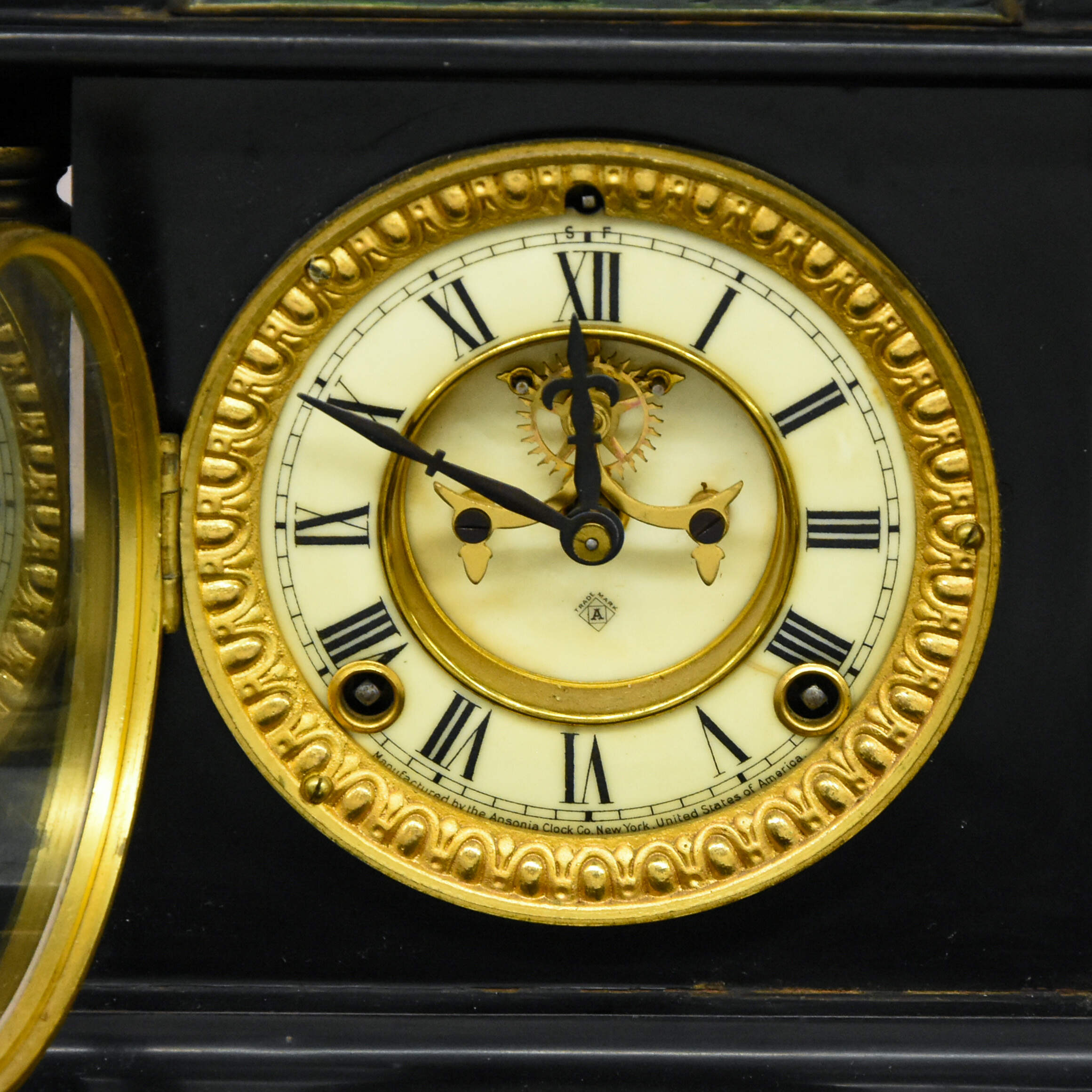 Antique Victorian Mantel Clock with Greek Motifs-8