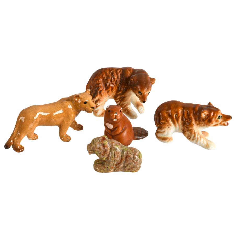 A Collection of Sixteen-Piece Miniature Zoo Animal Figurines-3