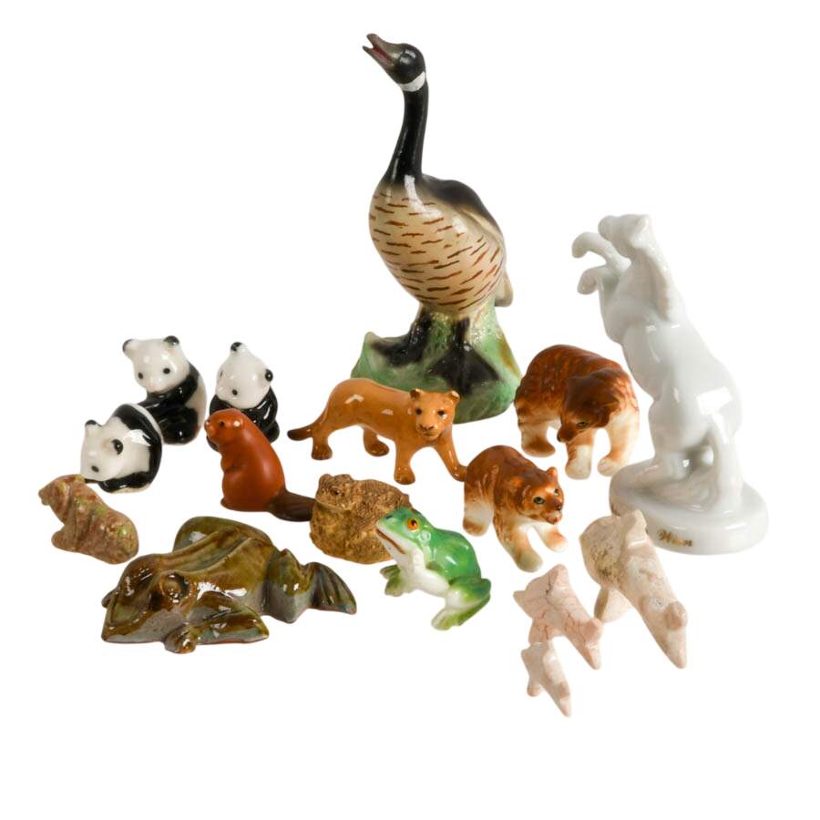A Collection of Sixteen-Piece Miniature Zoo Animal Figurines-2