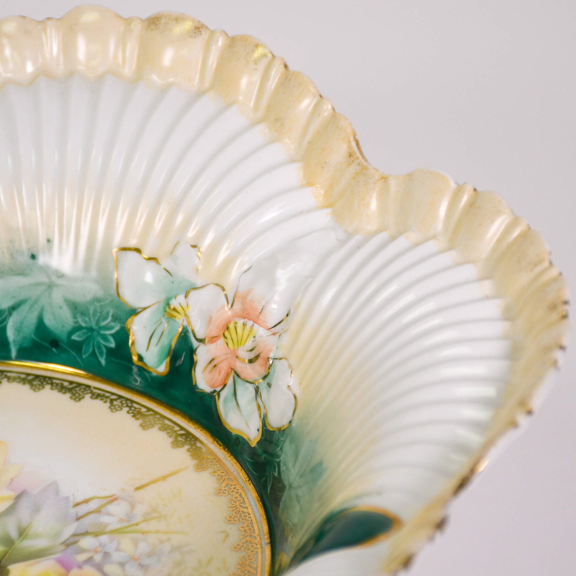 Antique Scalloped Roses Decorative Centerpiece Bowl-3