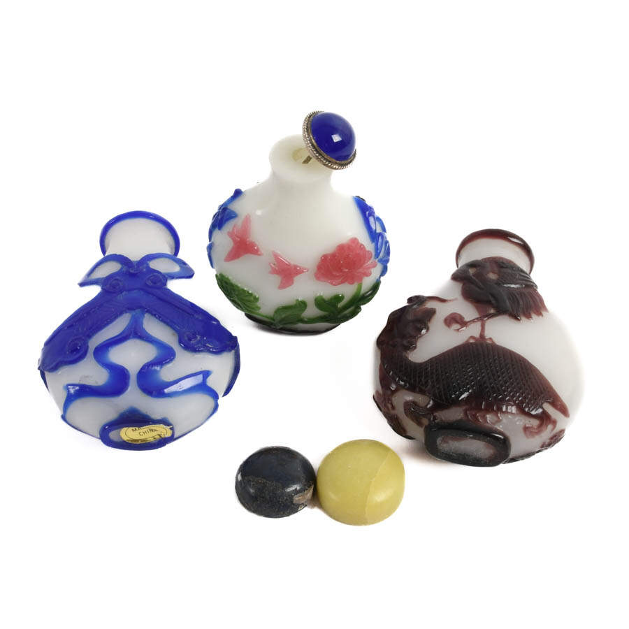 Grouping of Three Chinese Peking Glass Snuff Bottles-4