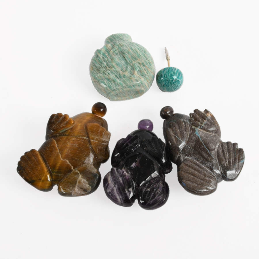 Grouping of Four Frog and Bird Stone Snuff Bottles-5