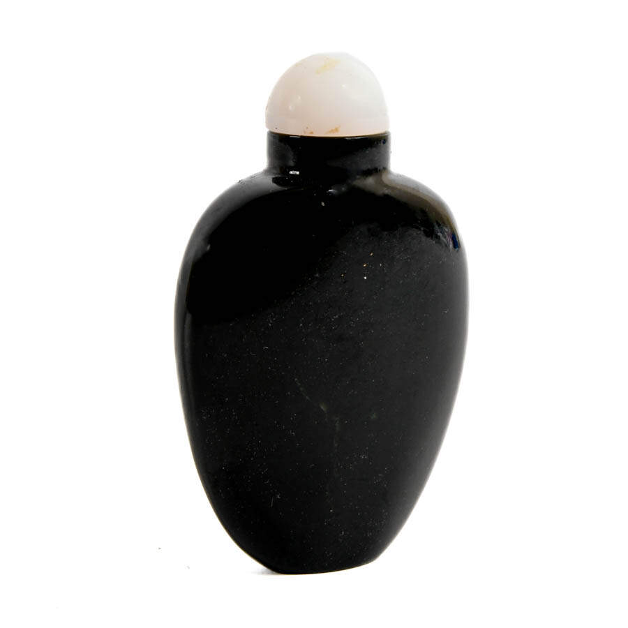 Antique Black and White Stopper Glass Snuff Bottle-2