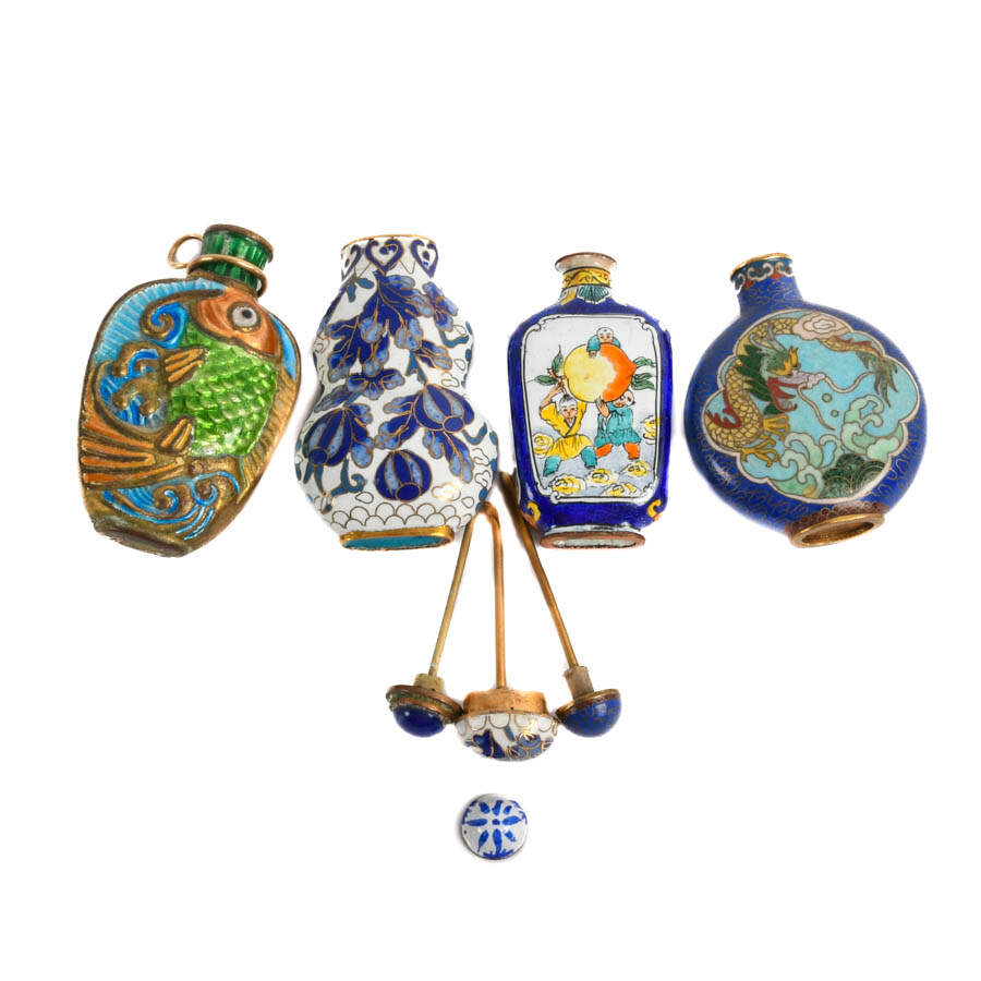 Grouping of Four Chinese Enamel Snuff Bottles-5