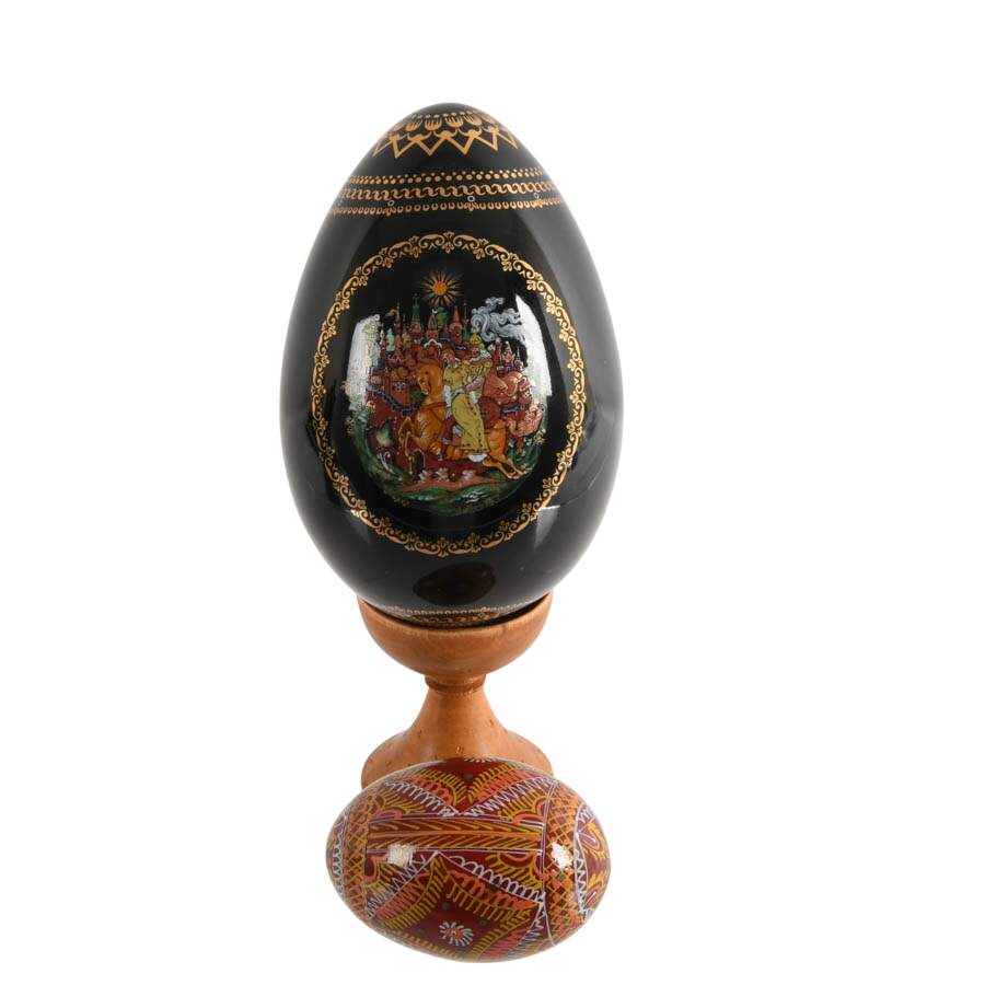 Three-Piece Set of Russian Hand-Painted Folk Décor-8