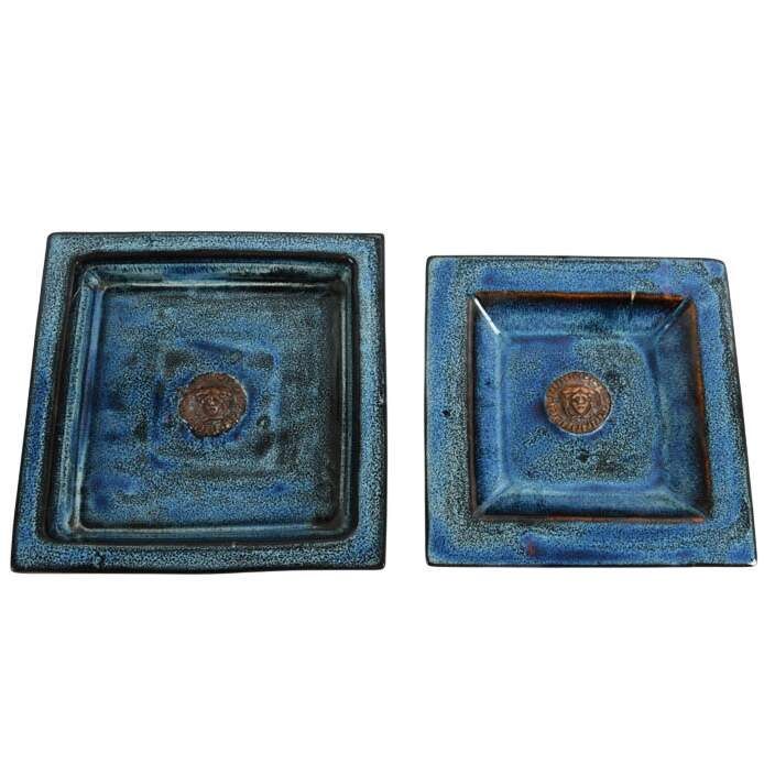 An Assembly of Pottery Tableware-10