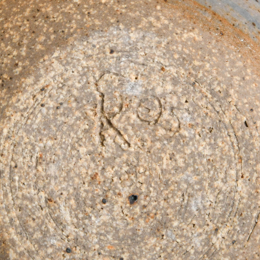 An Assembly of Pottery Tableware-8