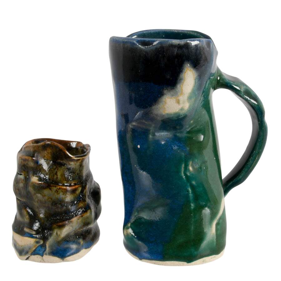 An Assembly of Pottery Tableware-3
