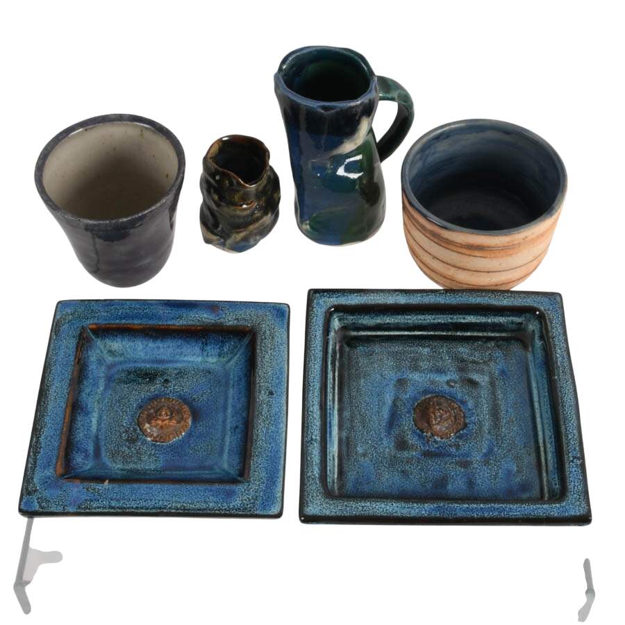 An Assembly of Pottery Tableware-2