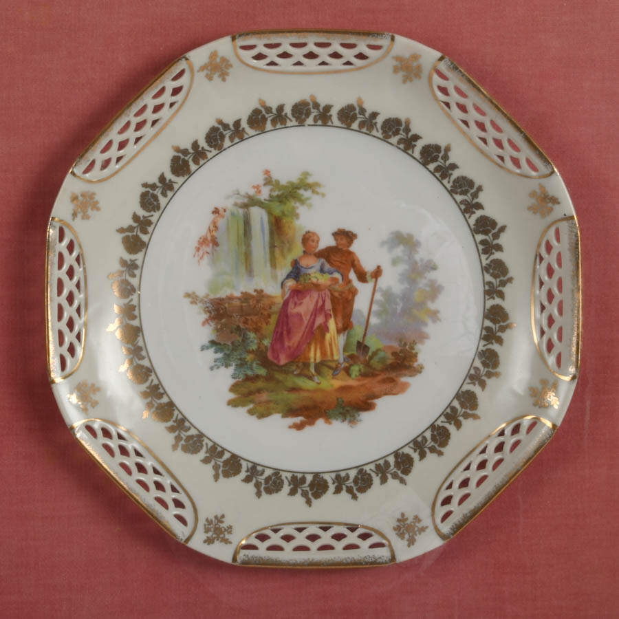 Pair of Framed Bavarian Schwarzenhammer Shadow Box Portrait Plates-4