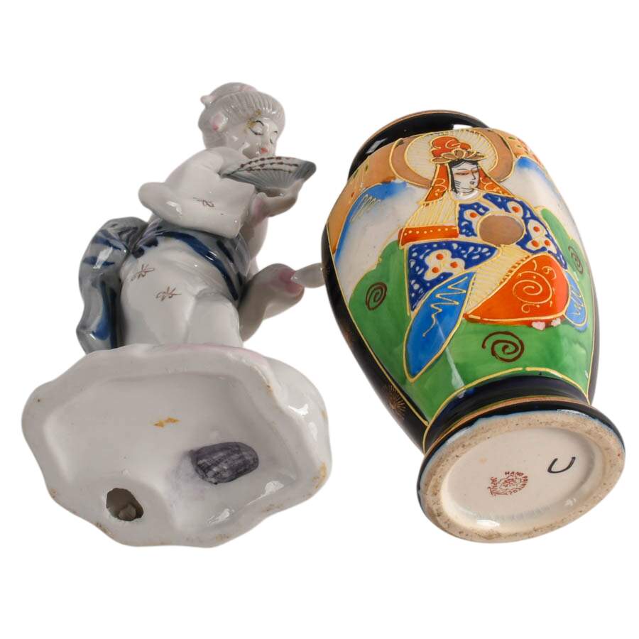 Pair of Japanese Porcelain Items-8