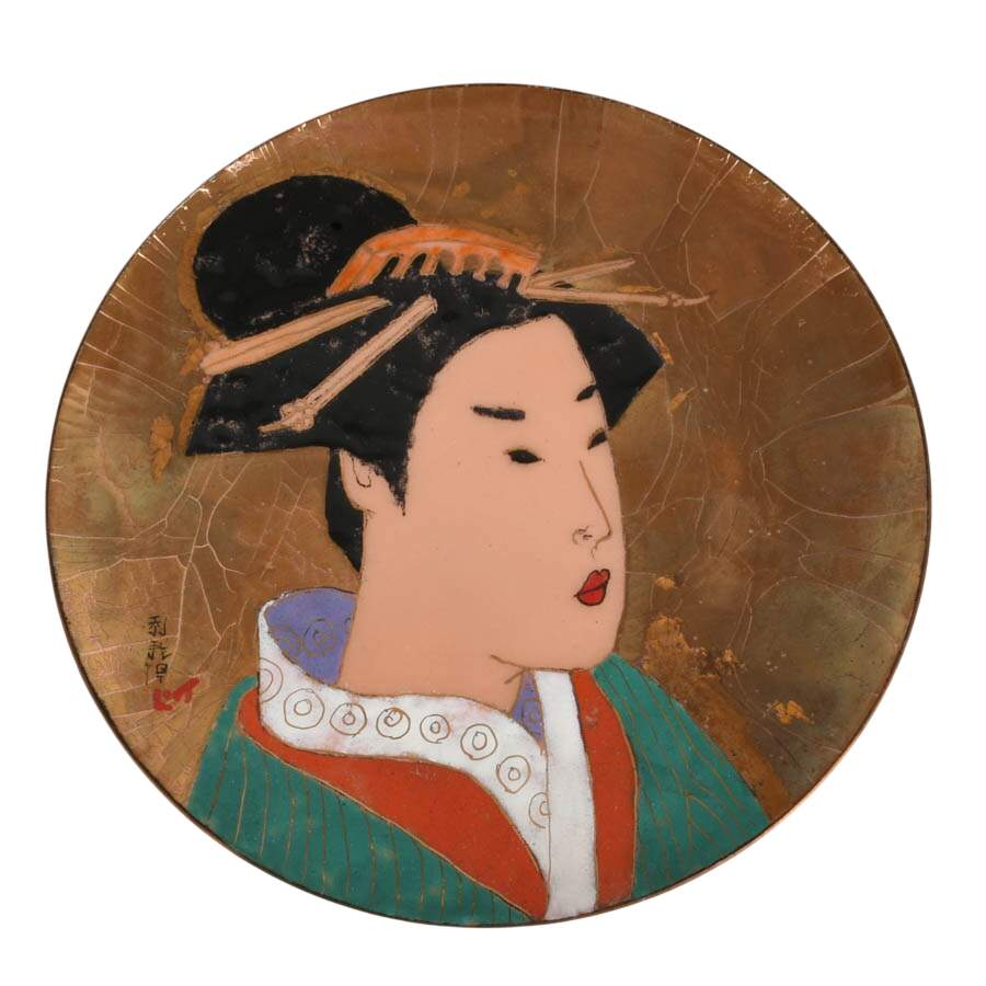 Pair of Hand-Painted Glass Japanese Decorative Plates-8
