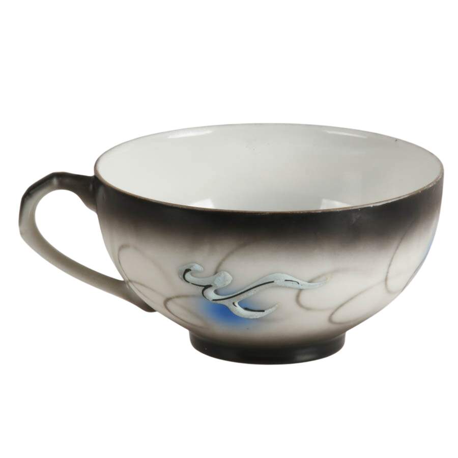 Japanese Cast Iron Kettle and Dragonware Cups-6