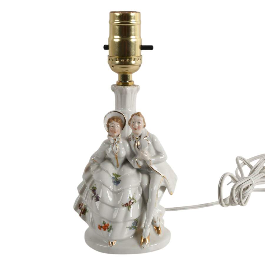 Mid-Century Courting Couple Bedside Lamp-1