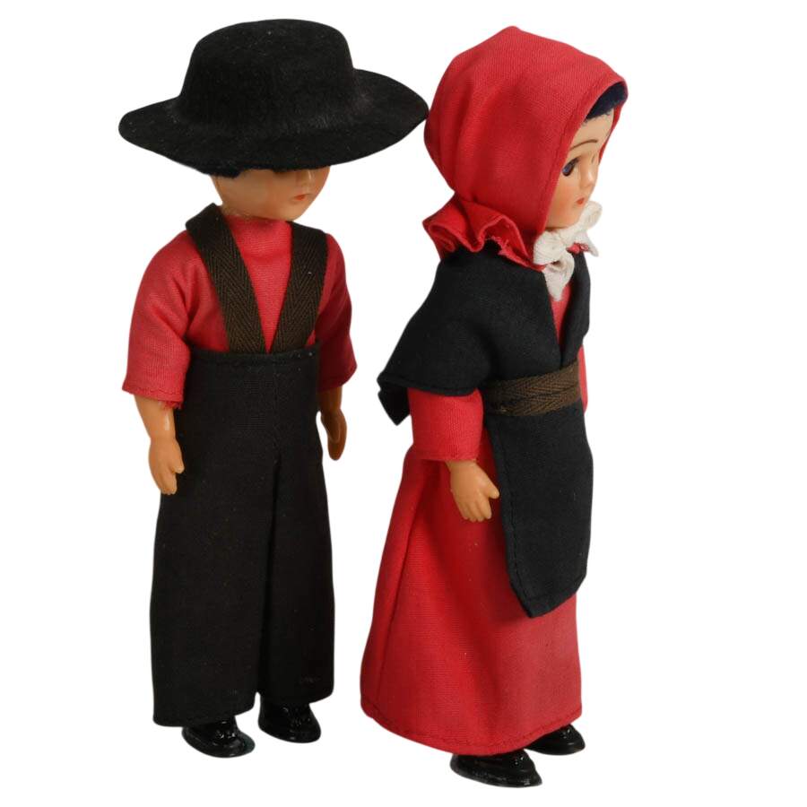 Six Vintage Around the World Travel Dolls-7