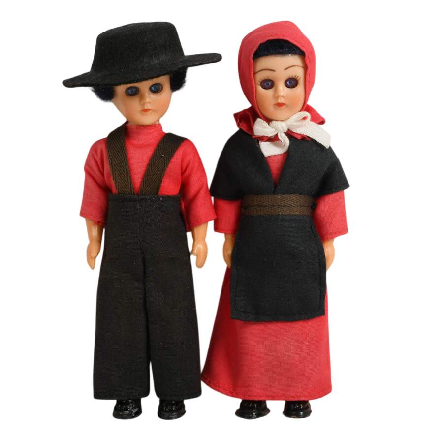 Six Vintage Around the World Travel Dolls-6