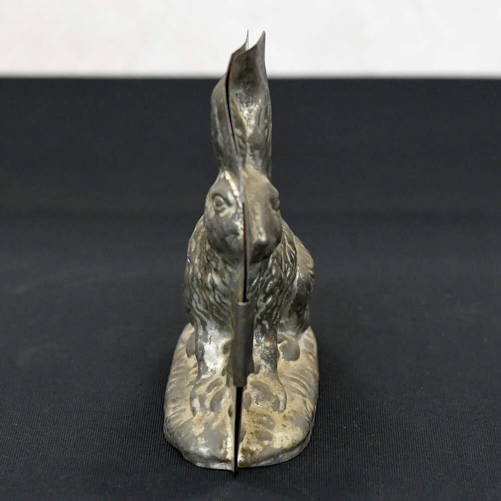Two-Piece Sitting Bunny Chocolate Mold-3