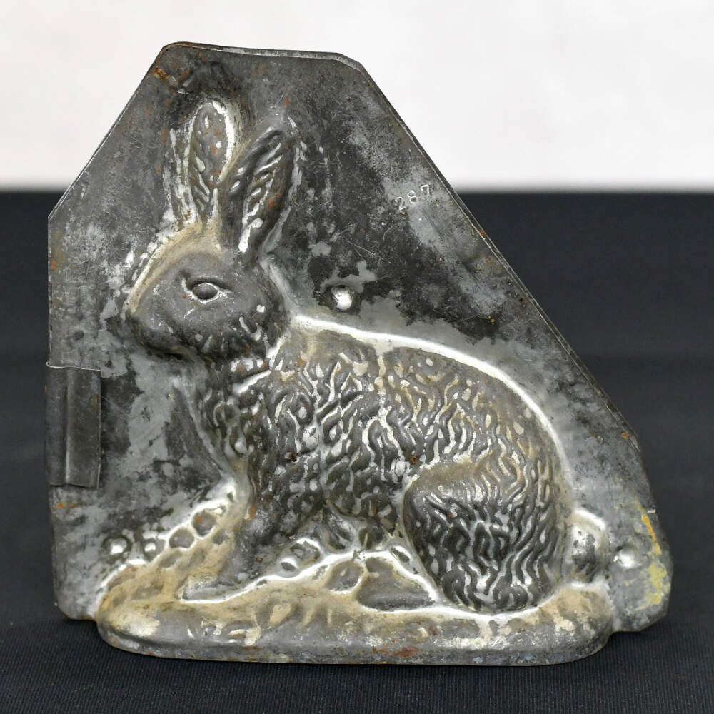 Two-Piece Sitting Bunny Chocolate Mold-1