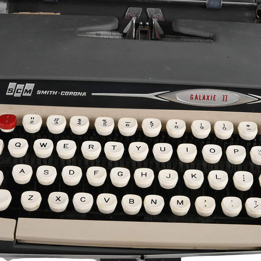 Portable Smith Corona Galaxie Typewriter with Case-2