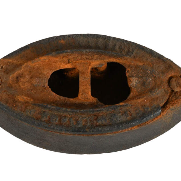 Antique Sad Irons: Colebrookdale, A.C. Williams, Asbestos & Charcoal Irons-10