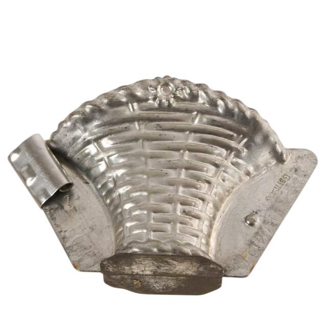1930s German Easter Basket Chocolate Mold-6