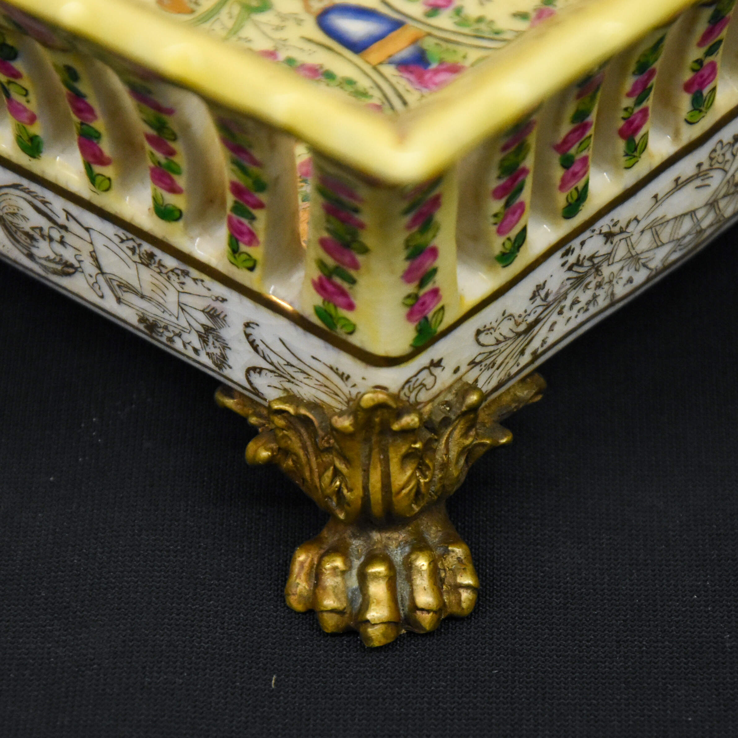 Chinese Yellow Floral Three-Piece Décor Set-4