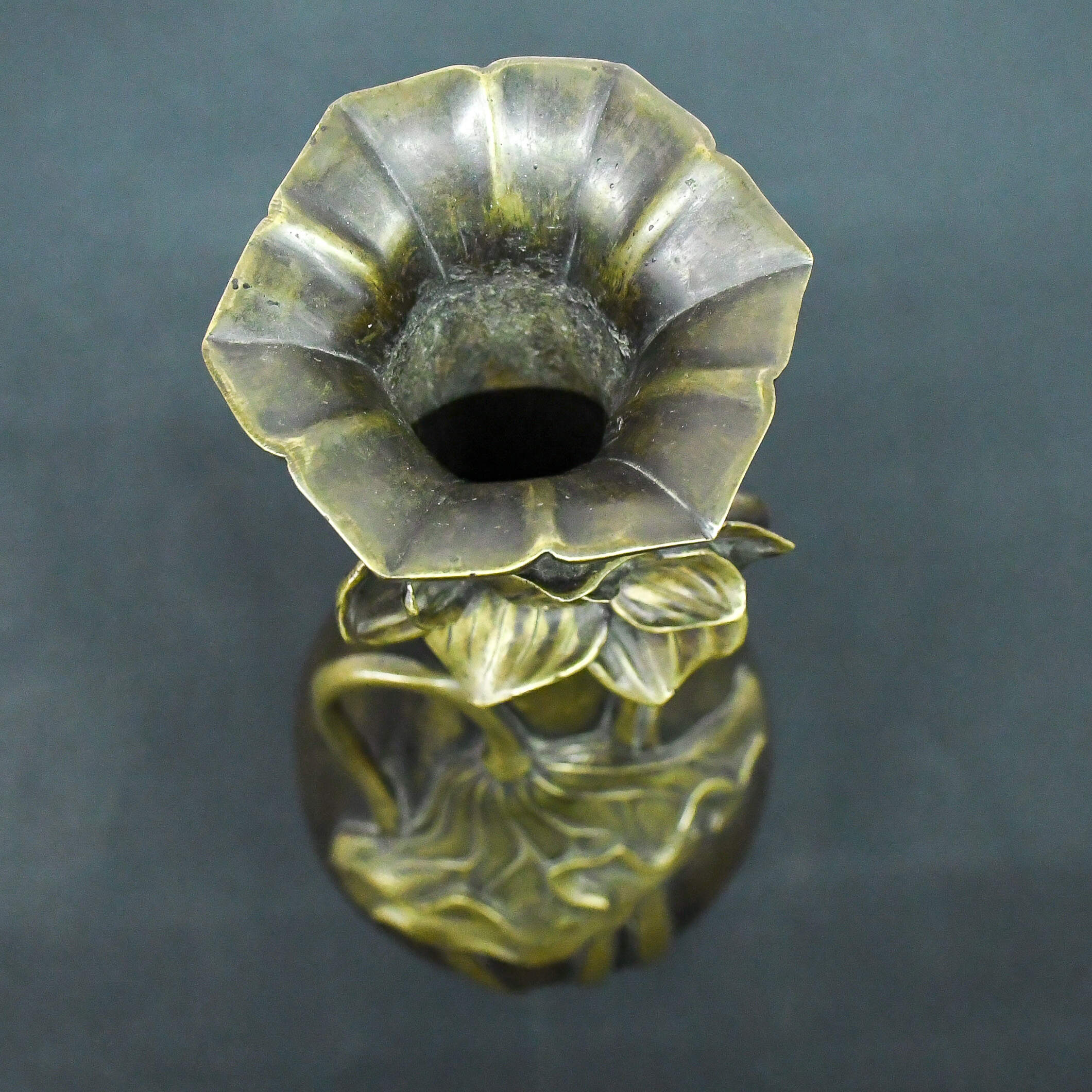 Bronze Japanese Meiji Period Vase with Lotus Motif-8
