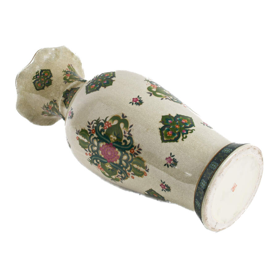 Chinese Floral Decorated Scallop Edge Vase-6