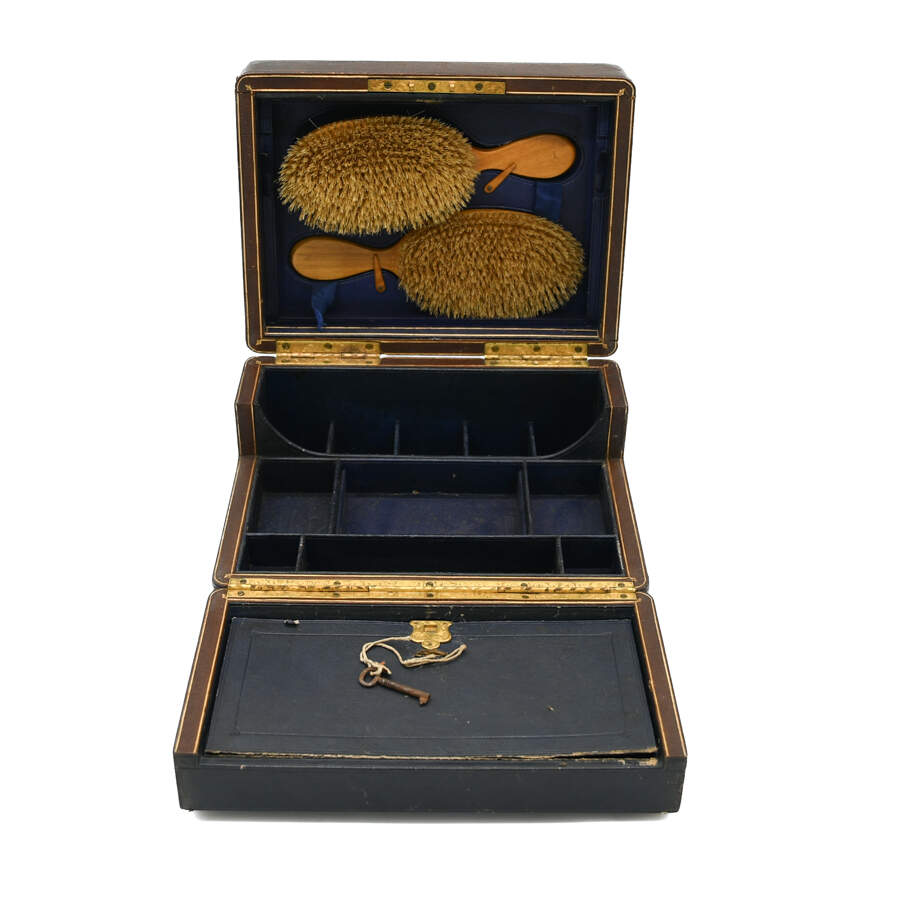 Antique 19th-Century Wooden Vanity Set-5