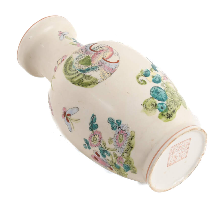 Chinese Butterfly Garden Decorated Vase-6