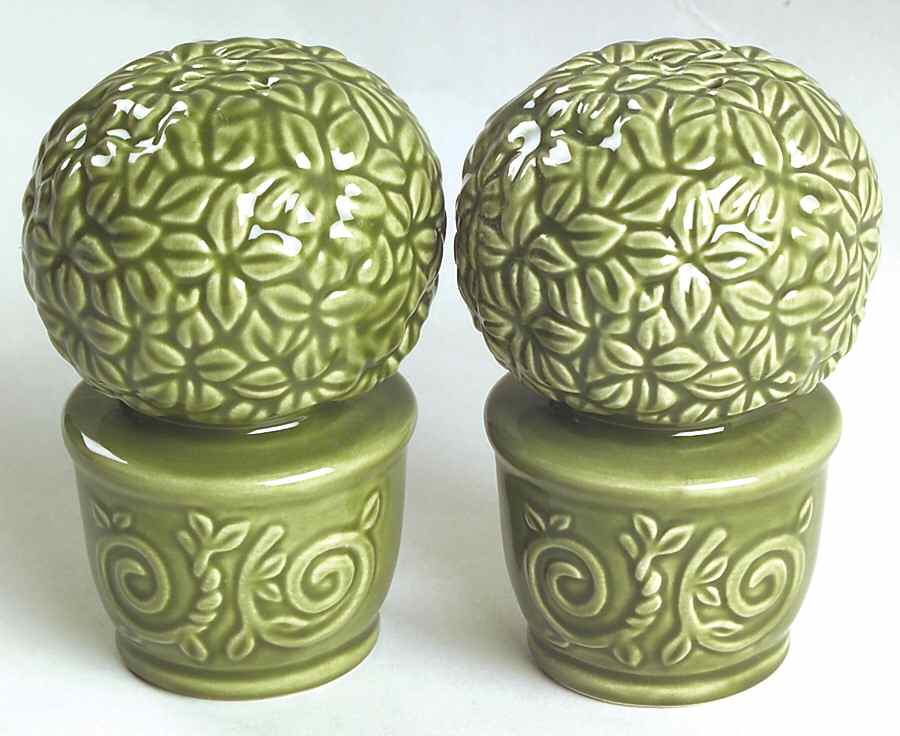 Bouquet Garni Figural Salt & Pepper Set by American Atelier-1