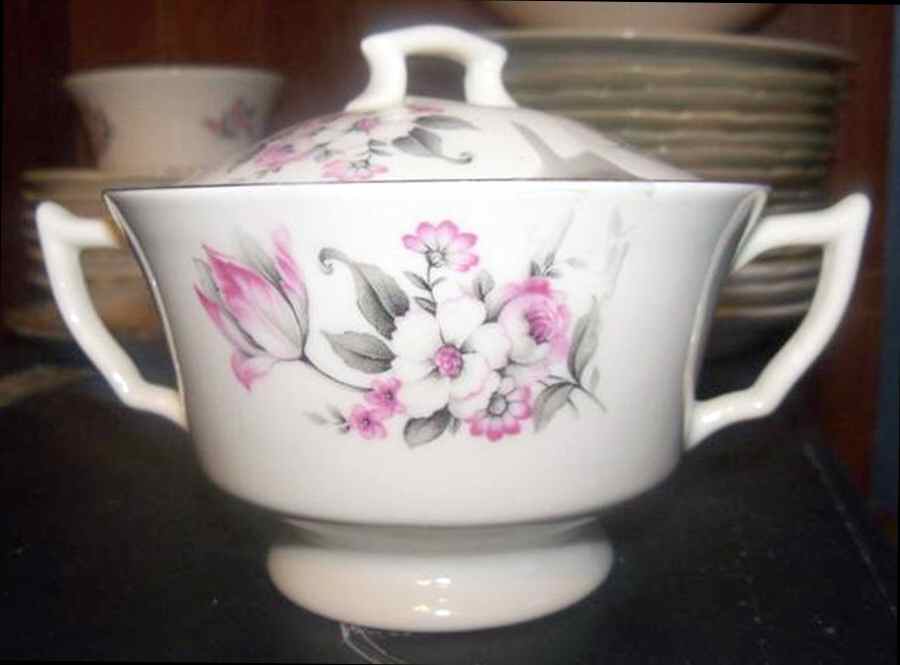 Moss Rose (Smooth Edge, Gold Trim) Sugar Bowl & Lid by Aberdeen-1