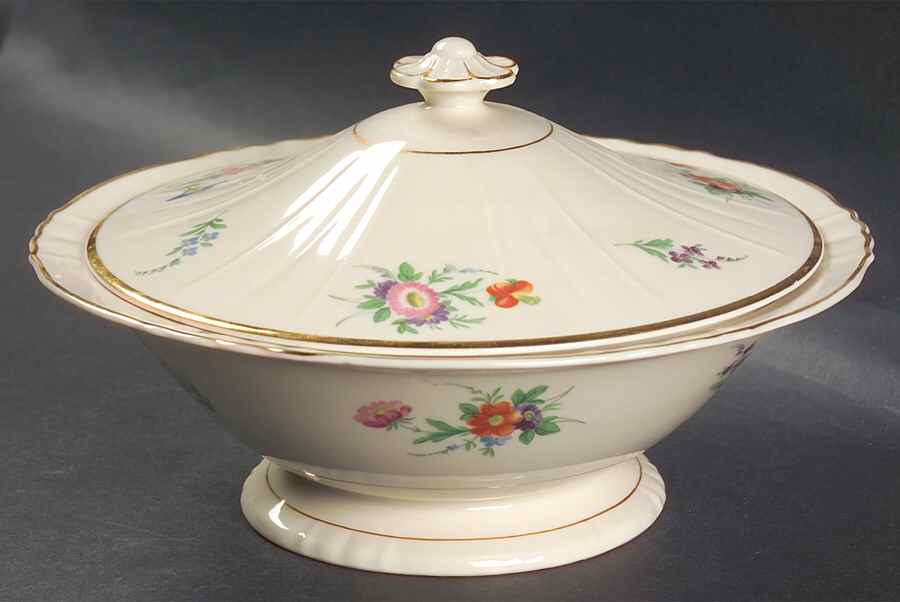 Selma (Scalloped) Round Covered Vegetable by Aberdeen-1