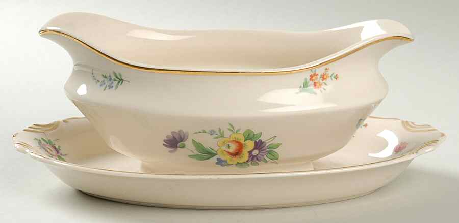 Selma (Scalloped) Gravy Boat with Attached Underplate by Aberdeen-1
