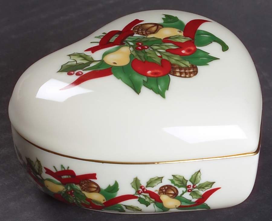 Christmas Bounty Heart Shape Box & Lid by Amc China-Germany-1