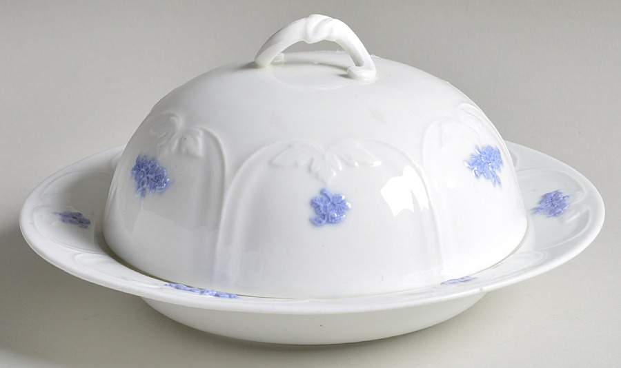 Chelsea (Smooth, Embossed) Muffin Dish & Lid by Adderley-1