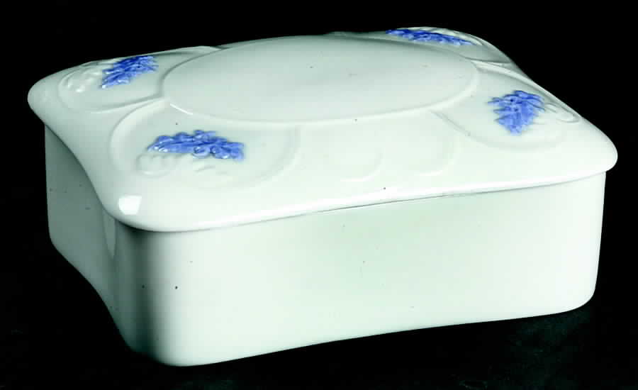 Chelsea (Smooth, Embossed) Cigarette Box & Lid by Adderley-1