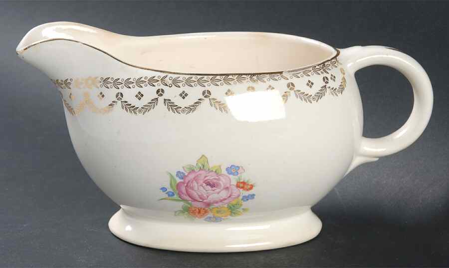 Carmen Gravy Boat by American Homes-1