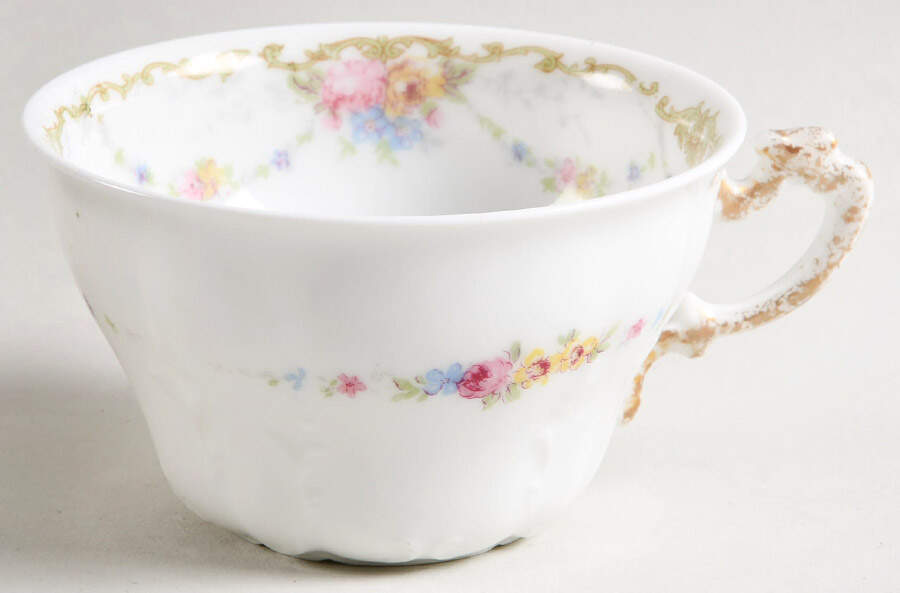 AHR103 Footed Cup by Charles Ahrenfeldt-1
