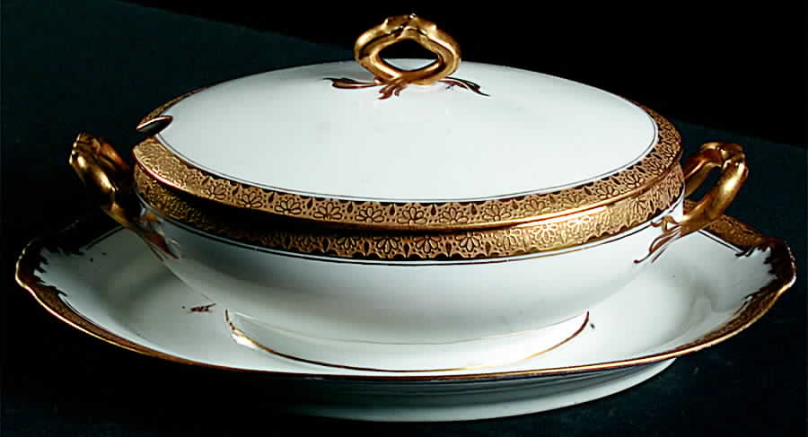 AHR198 Gravy Boat w/Attached Underplate & Lid by Charles Ahrenfeldt-1