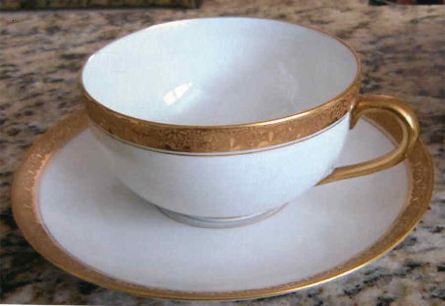 AHR198 Footed Cup & Saucer Set by Charles Ahrenfeldt-1